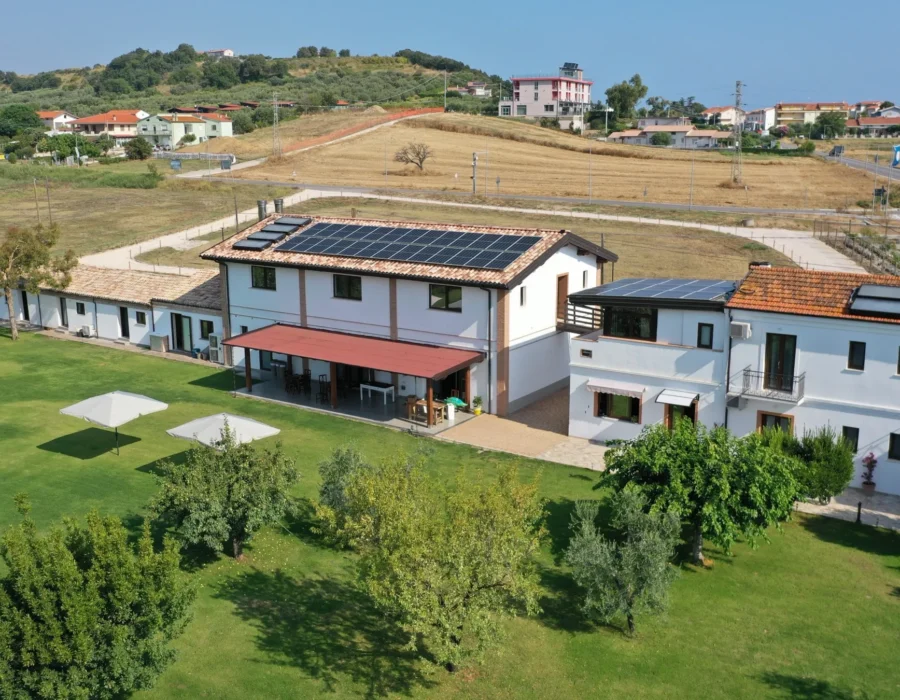 La campagna di Casa Tratturo, tra vigneti e uliveti